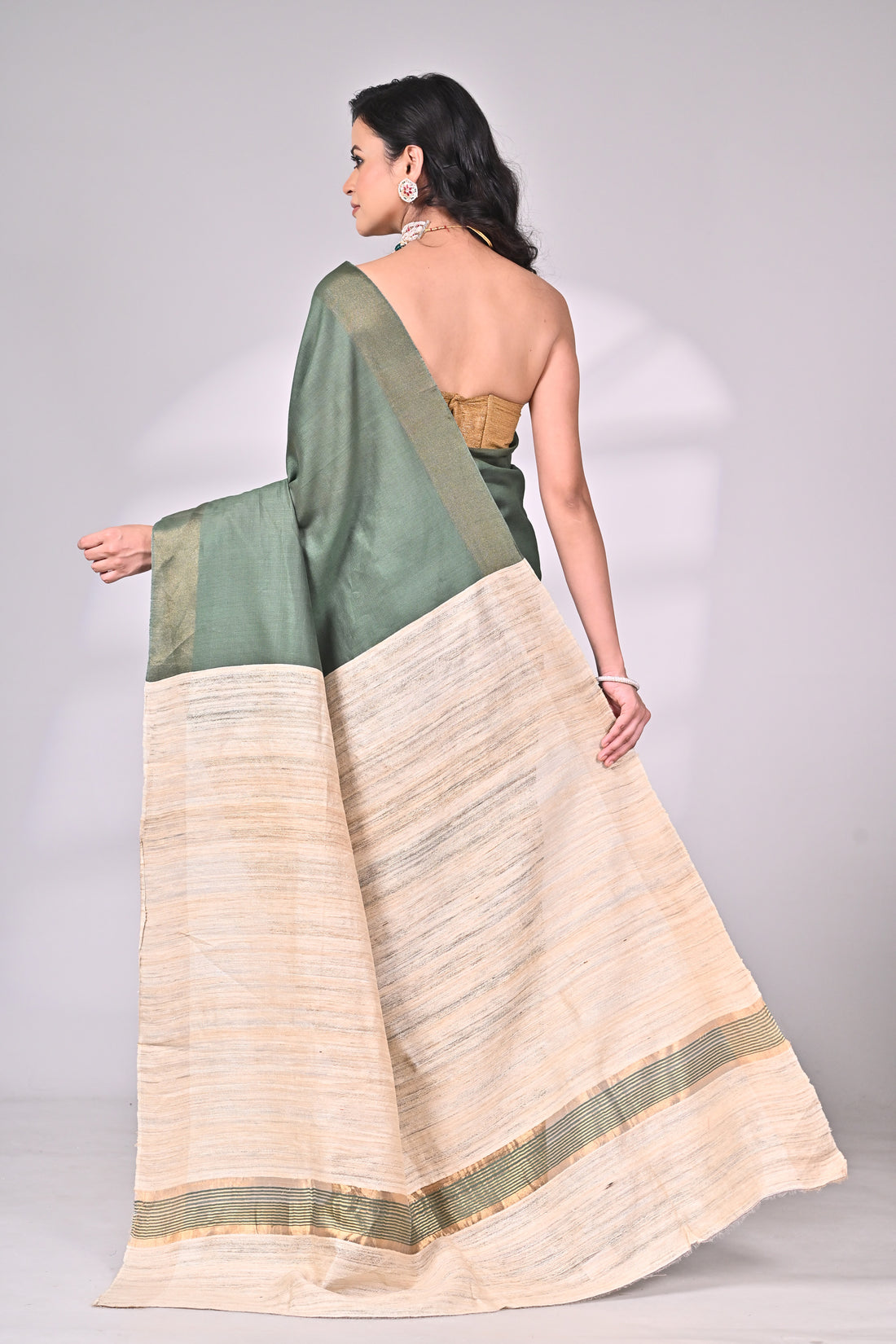 Green Tussar Staple Handloom Saree with Contrast Pallu