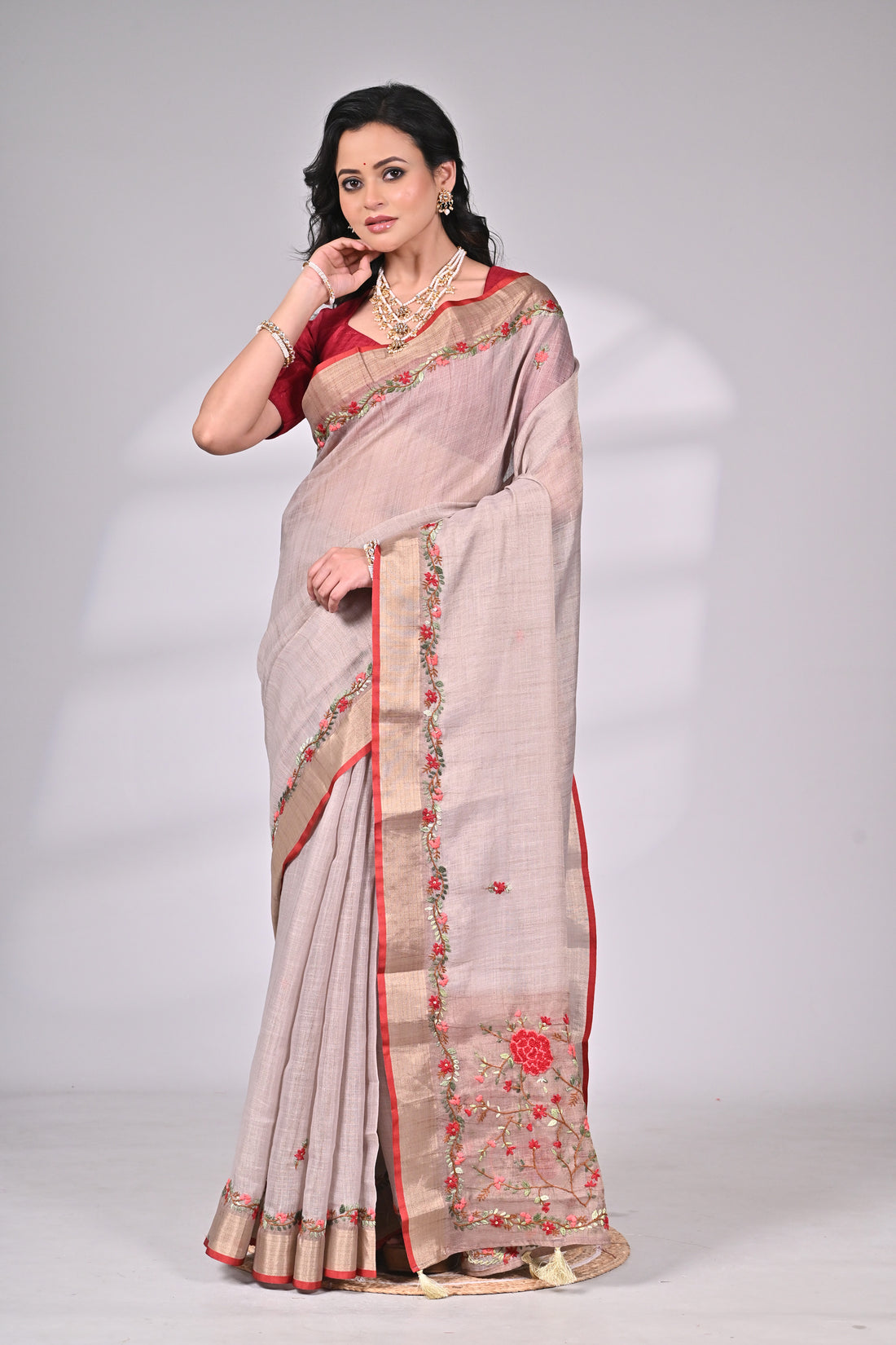 Elegant Linen Tissue Saree with Floral Detailing