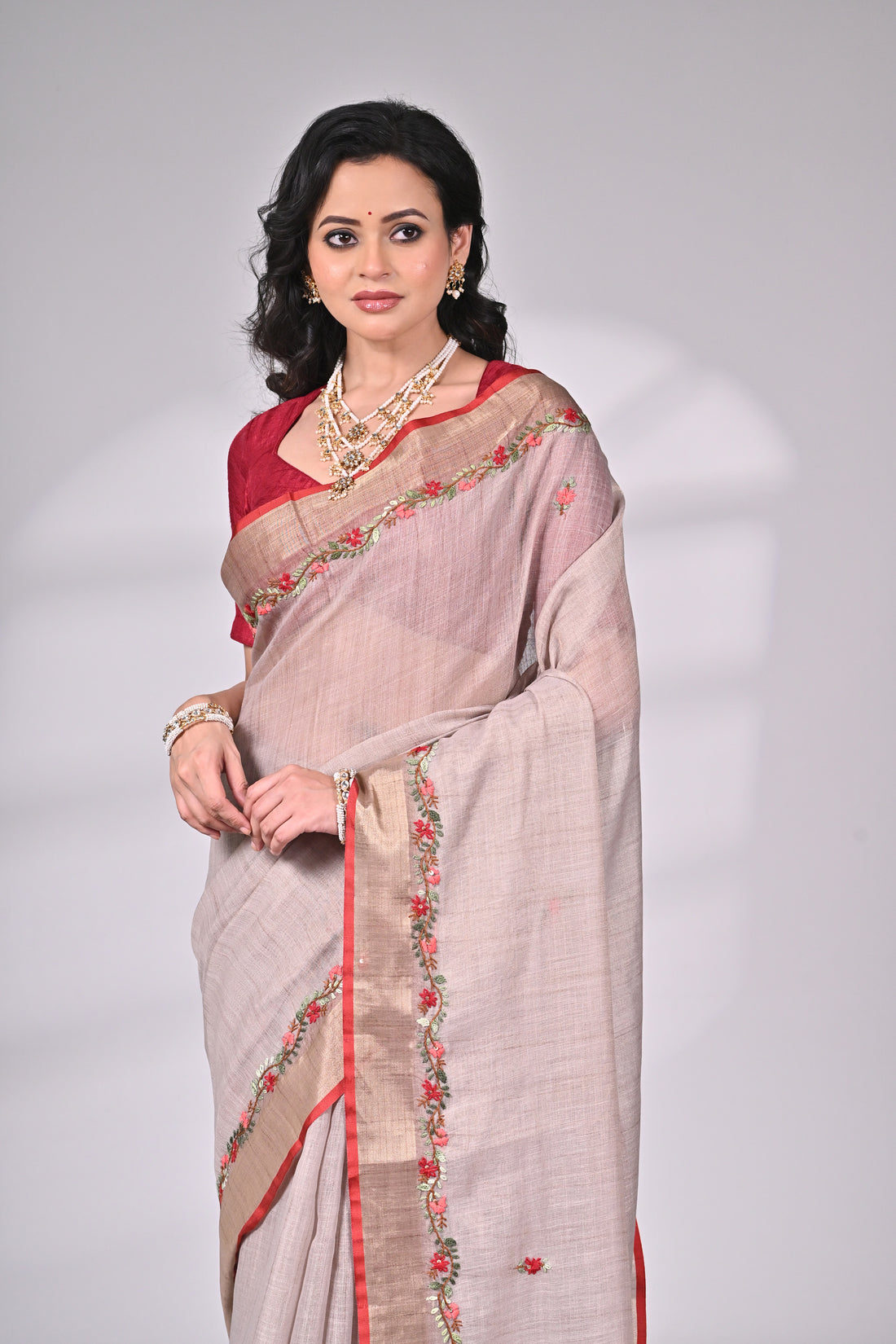 Elegant Linen Tissue Saree with Floral Detailing
