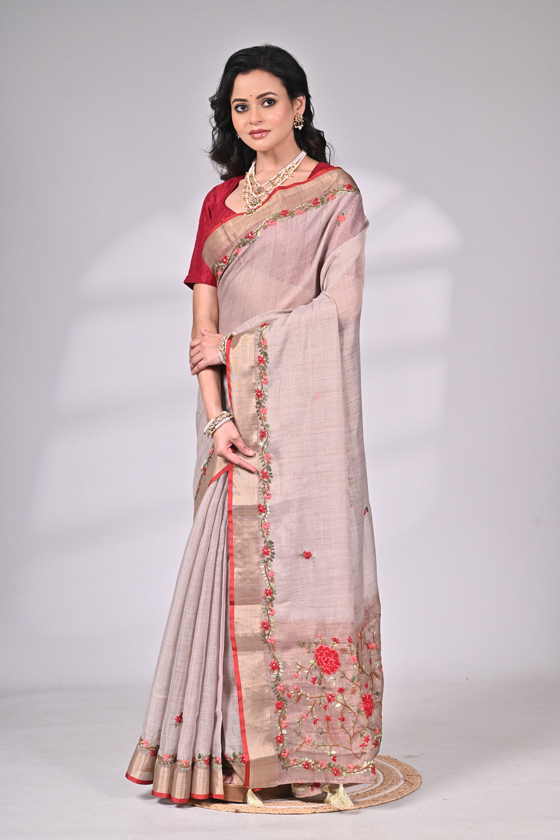 Elegant Linen Tissue Saree with Floral Detailing