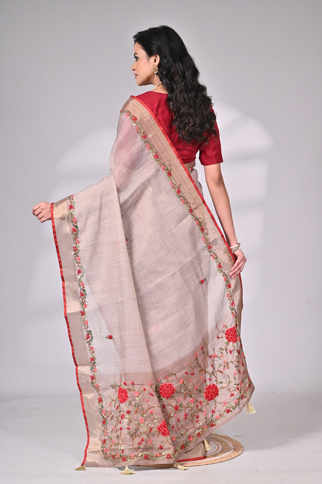 Elegant Linen Tissue Saree with Floral Detailing