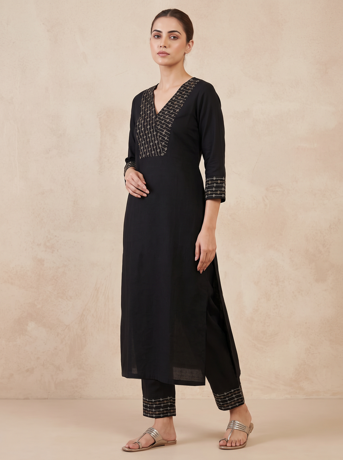 Saantha Signature|Black Cotton Embroidery Kurta Set