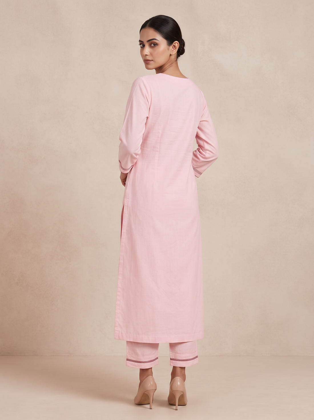 Saantha Signature|Pink Cotton Floral Motif Embroidery Kurta Set