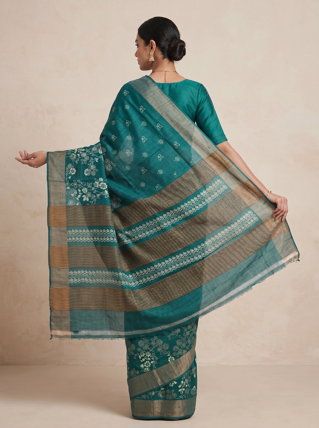 Saantha Signature|Green Tussar Silk Print Saree