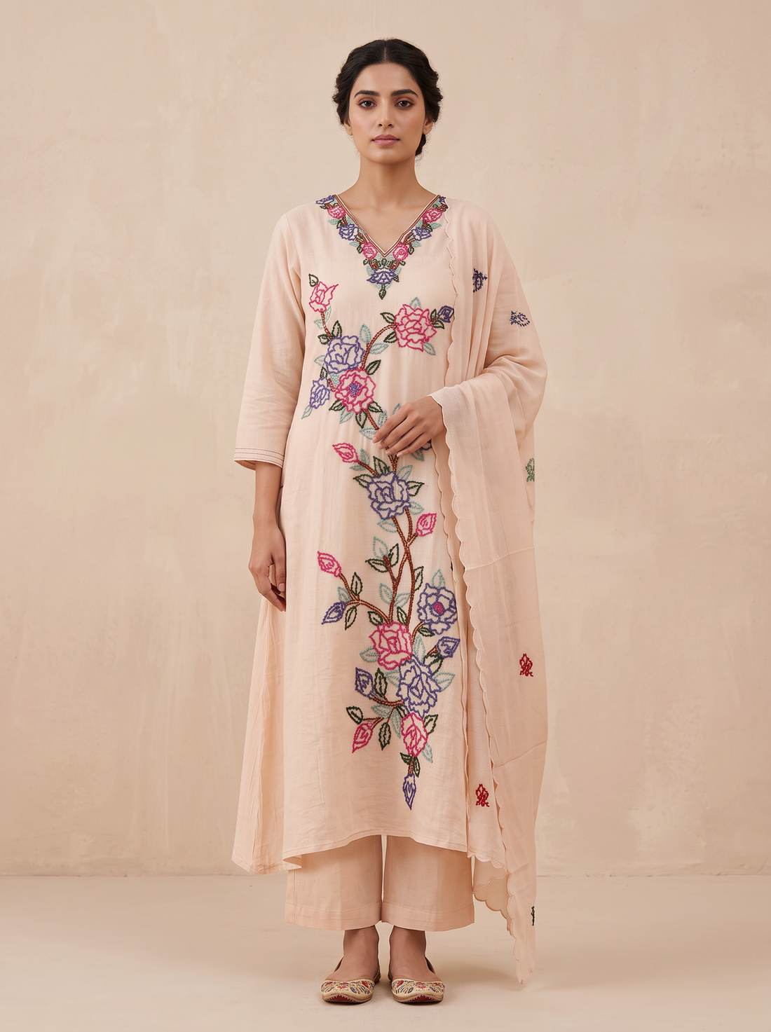 Saantha Signature|Cream Chanderi Silk Embroidery Kurta Set