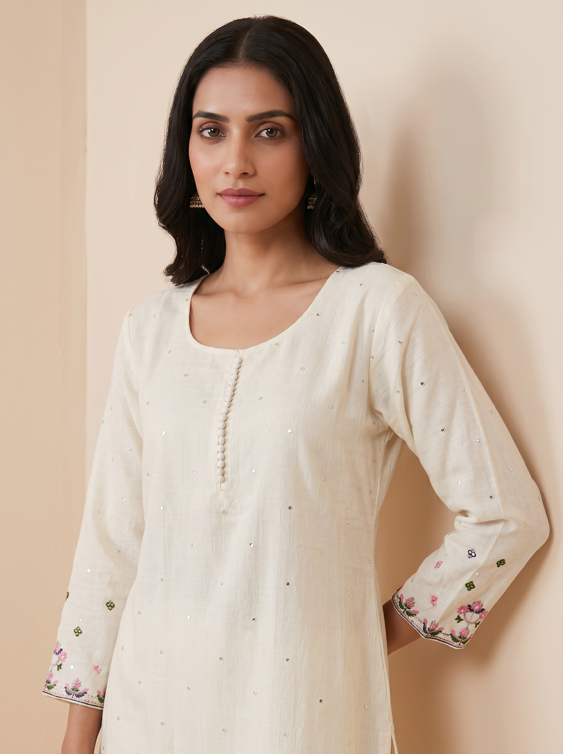 Saantha Signature|Cream Silk Embroidery Kurta Set