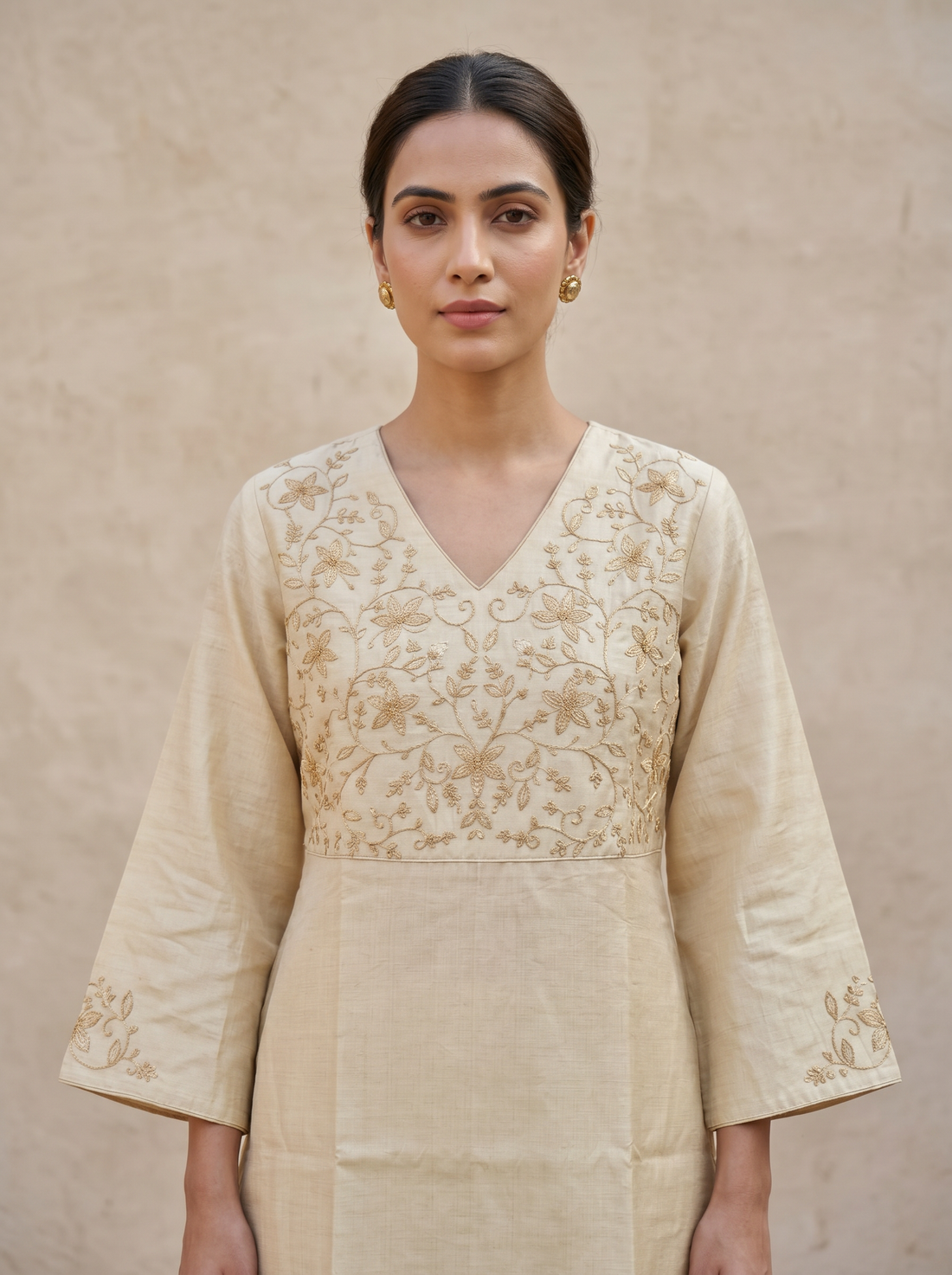 Saantha Signature|Cream Tussar Zari Yolk Embroidery Kurta Set