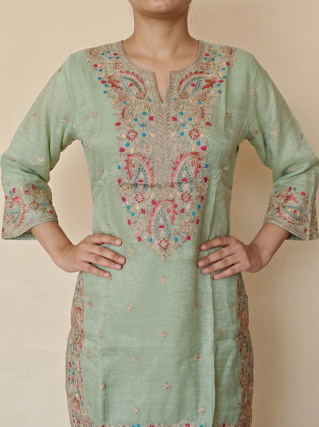 Saantha Signature|Light Green Silk Embroidery Kurta Set