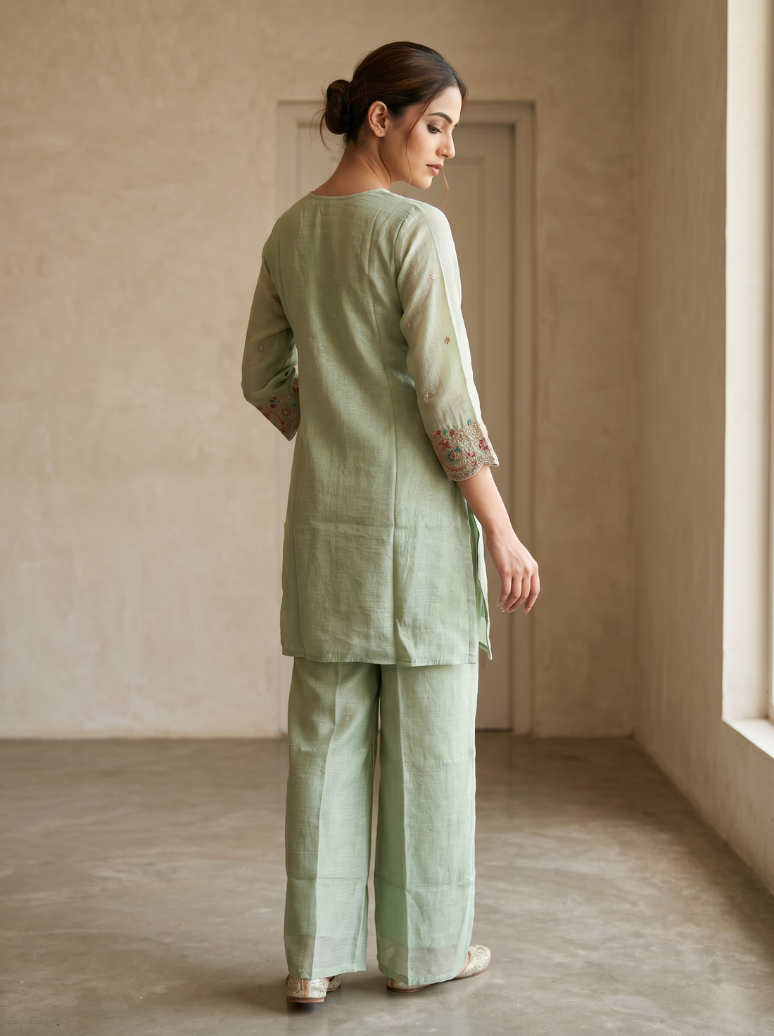 Saantha Signature|Light Green Silk Embroidery Kurta Set