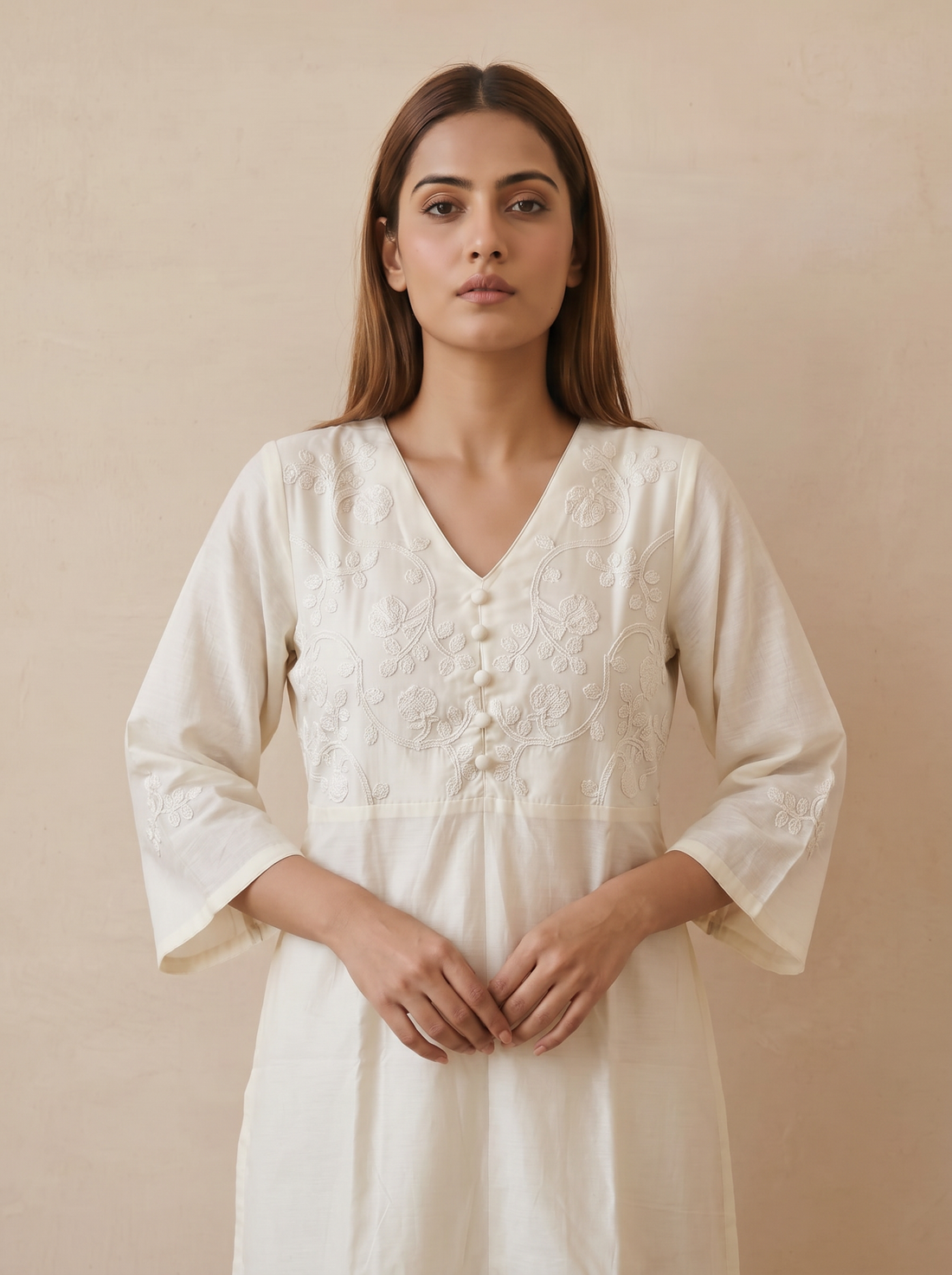 Saantha Signature|White Tussar Embroidery Kurta Set