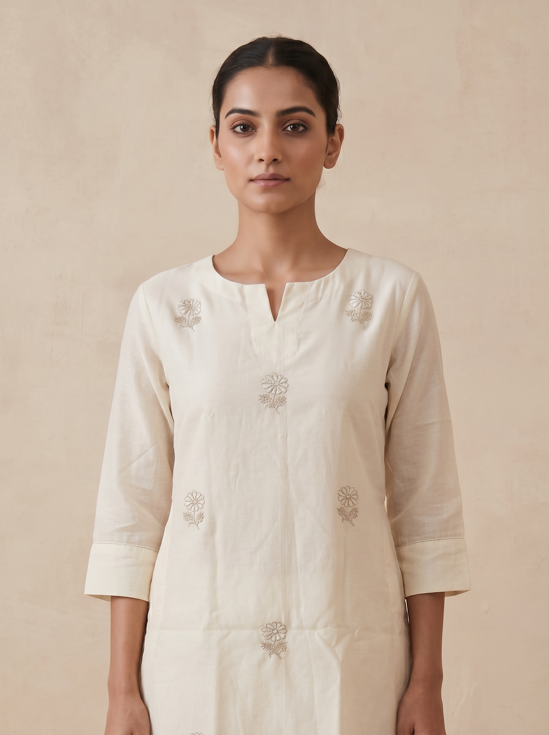 Saantha Signature|Cream Chanderi Embroidery Kurta Set