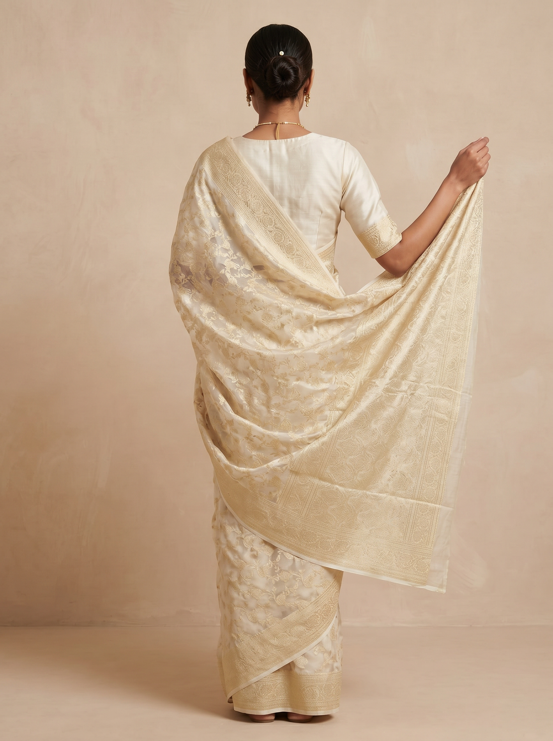 Saantha Signature|Cream Linen Silk Zari Work Saree