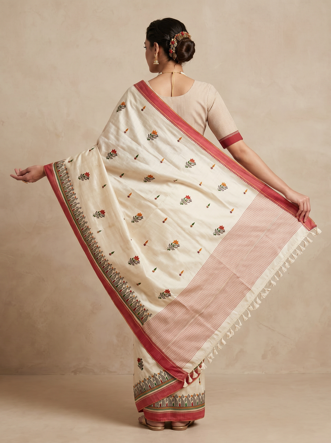 Saantha Signature|Cream Blended Silk Weave Saree