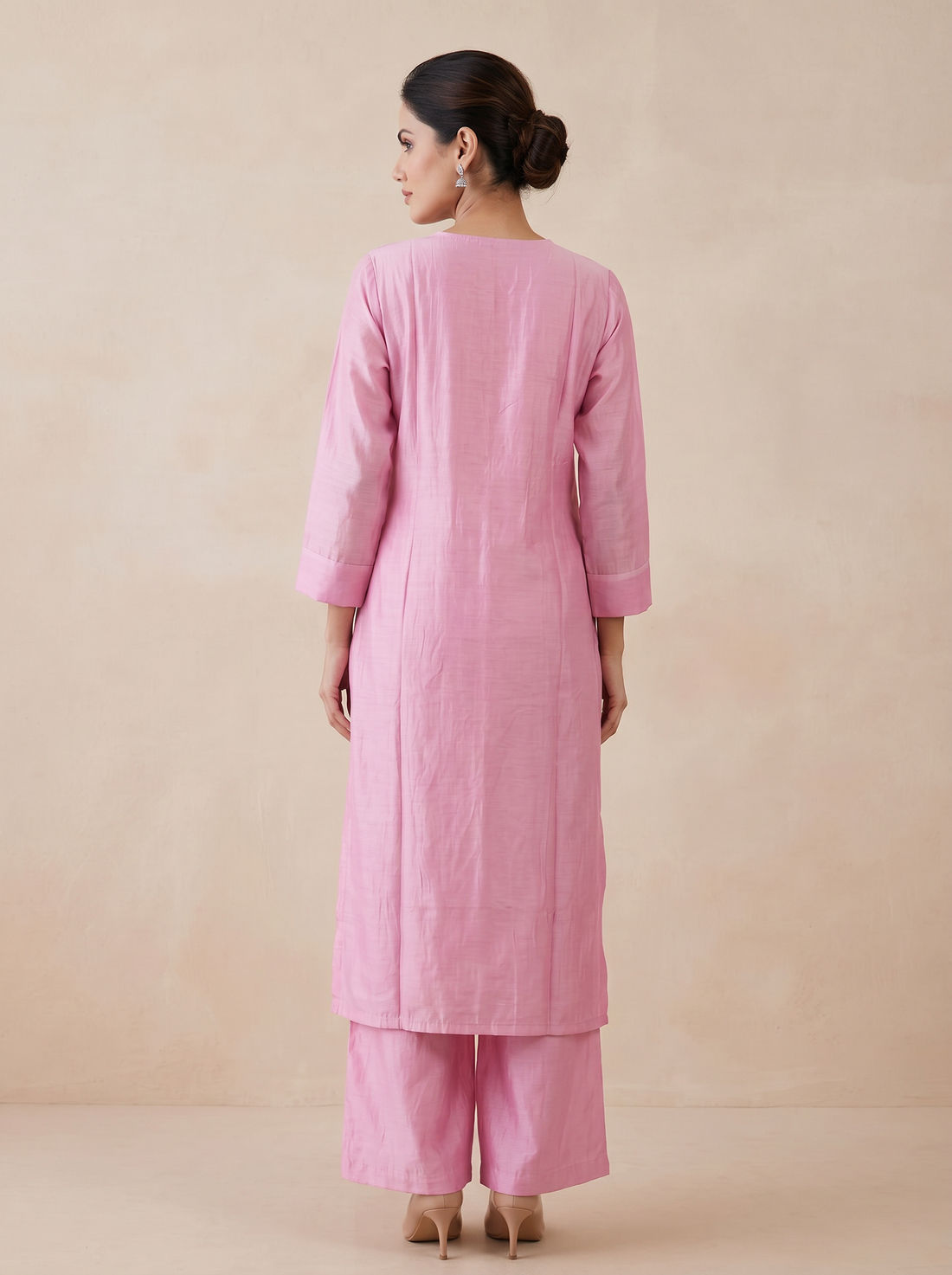 Saantha Signature|Pink Chanderi Hand Embroidery Kurta Set