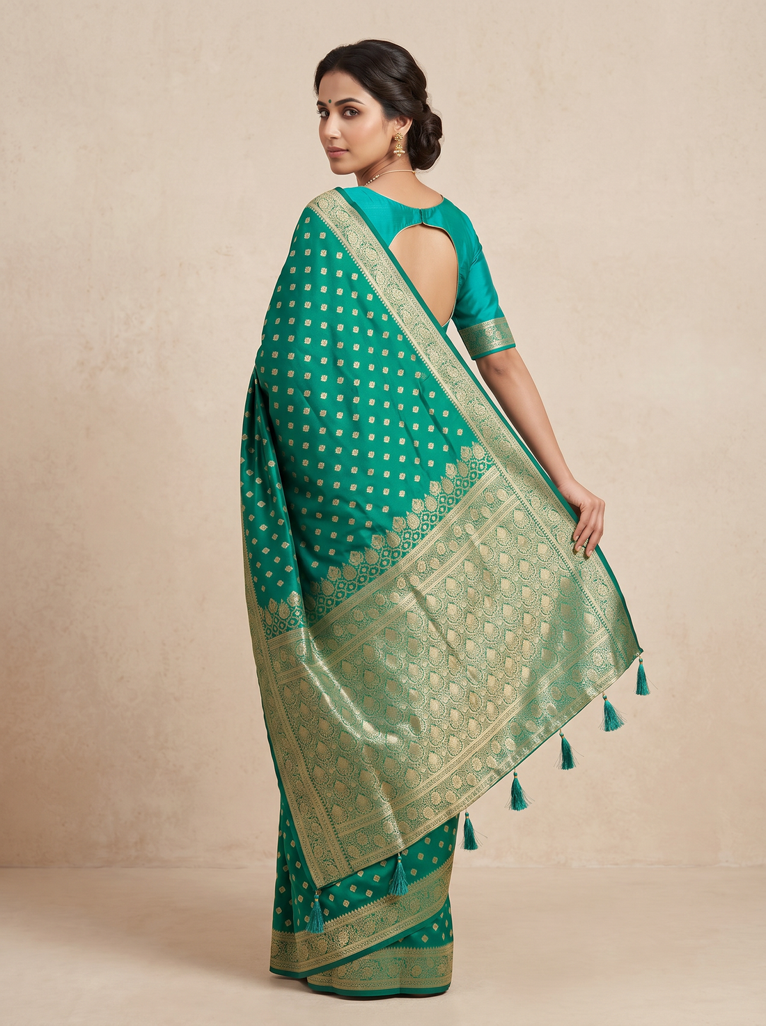 Saantha Signature|Green Blended Silk Zari Work Saree