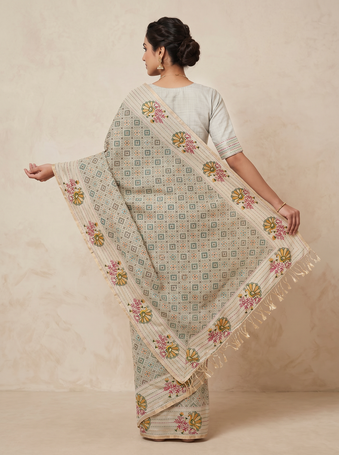 Saantha Signature|Green Art Silk Embroidery Saree