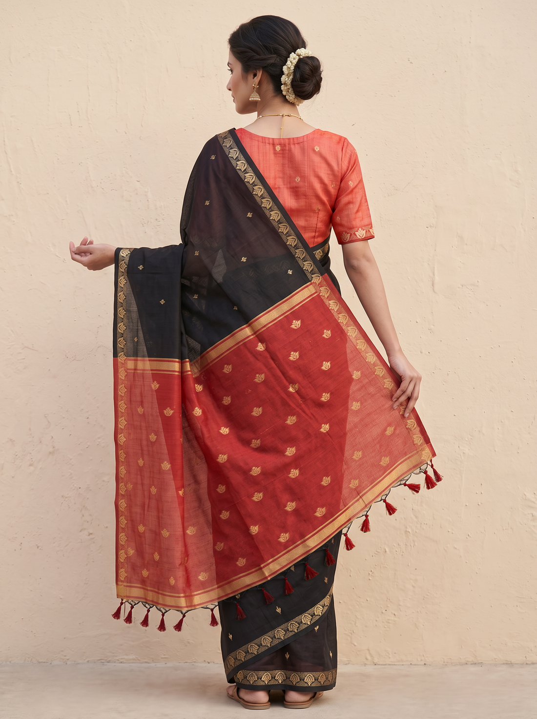 Saantha Signature|Black Red Linen Silk Weave Saree