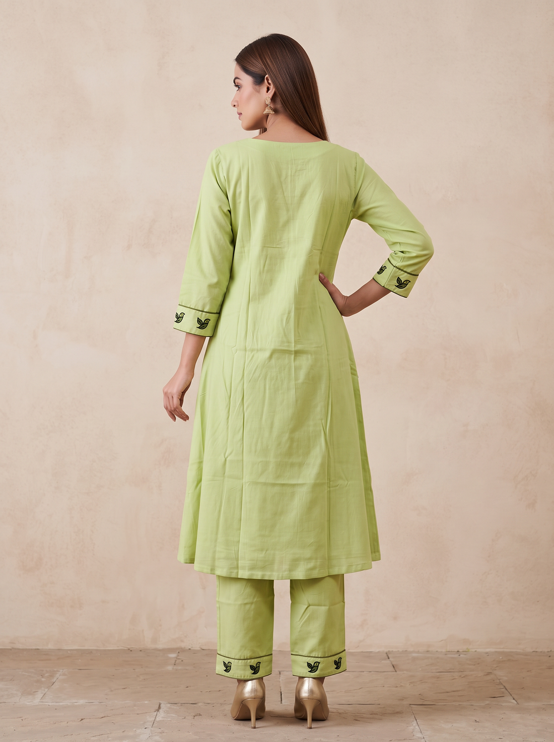 Saantha Signature|Light Green Cotton Embroidery Kurta Set