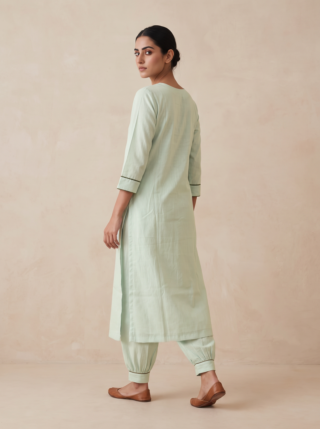 Saantha Signature|Sea Green Cotton Hand Embroidery Kurta Set