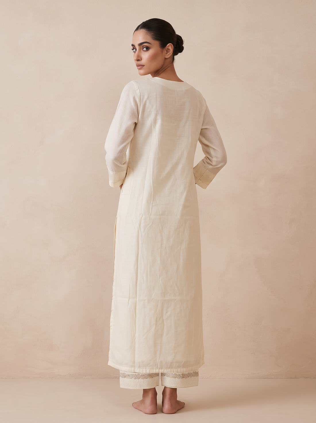 Saantha Signature|Cream Chanderi Embroidery Kurta Set