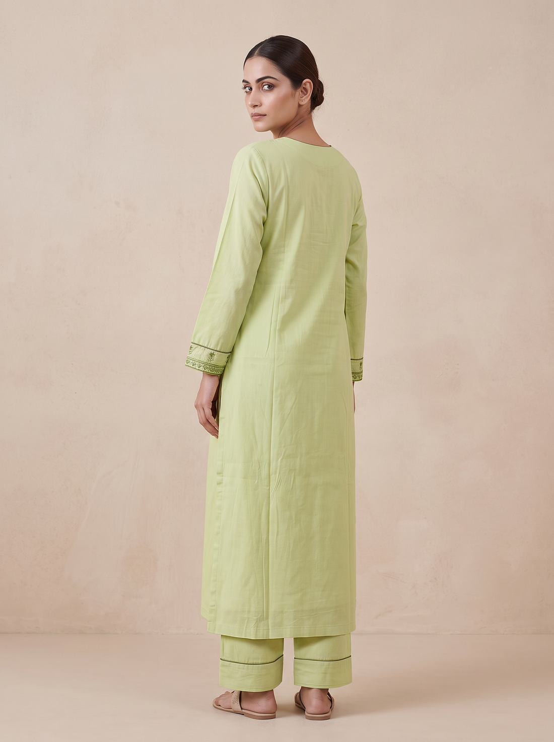 Saantha Signature|Light Green Cotton Embroidery Kurta Set