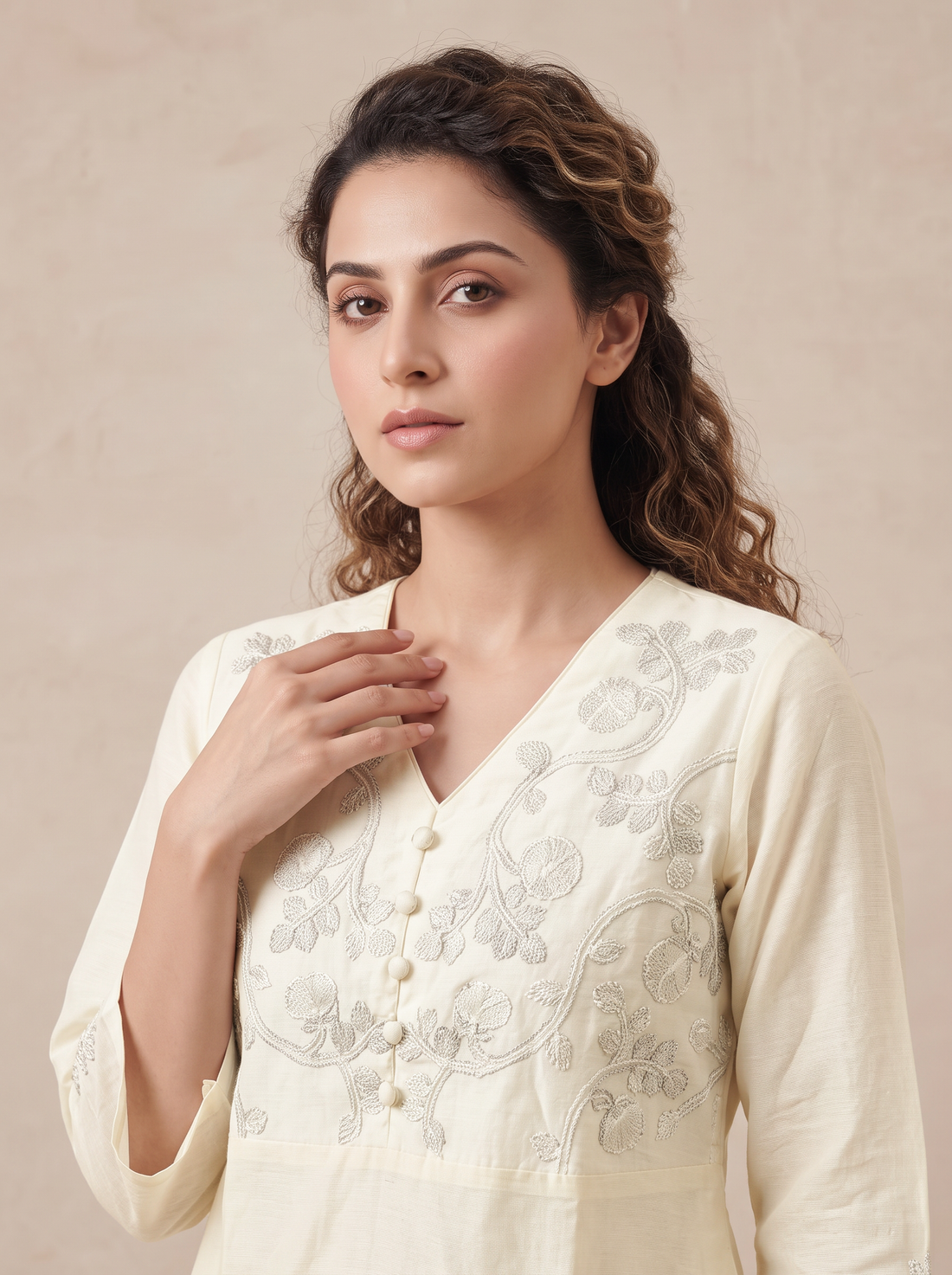 Saantha Signature|White Chanderi Embroidery Kurta Set