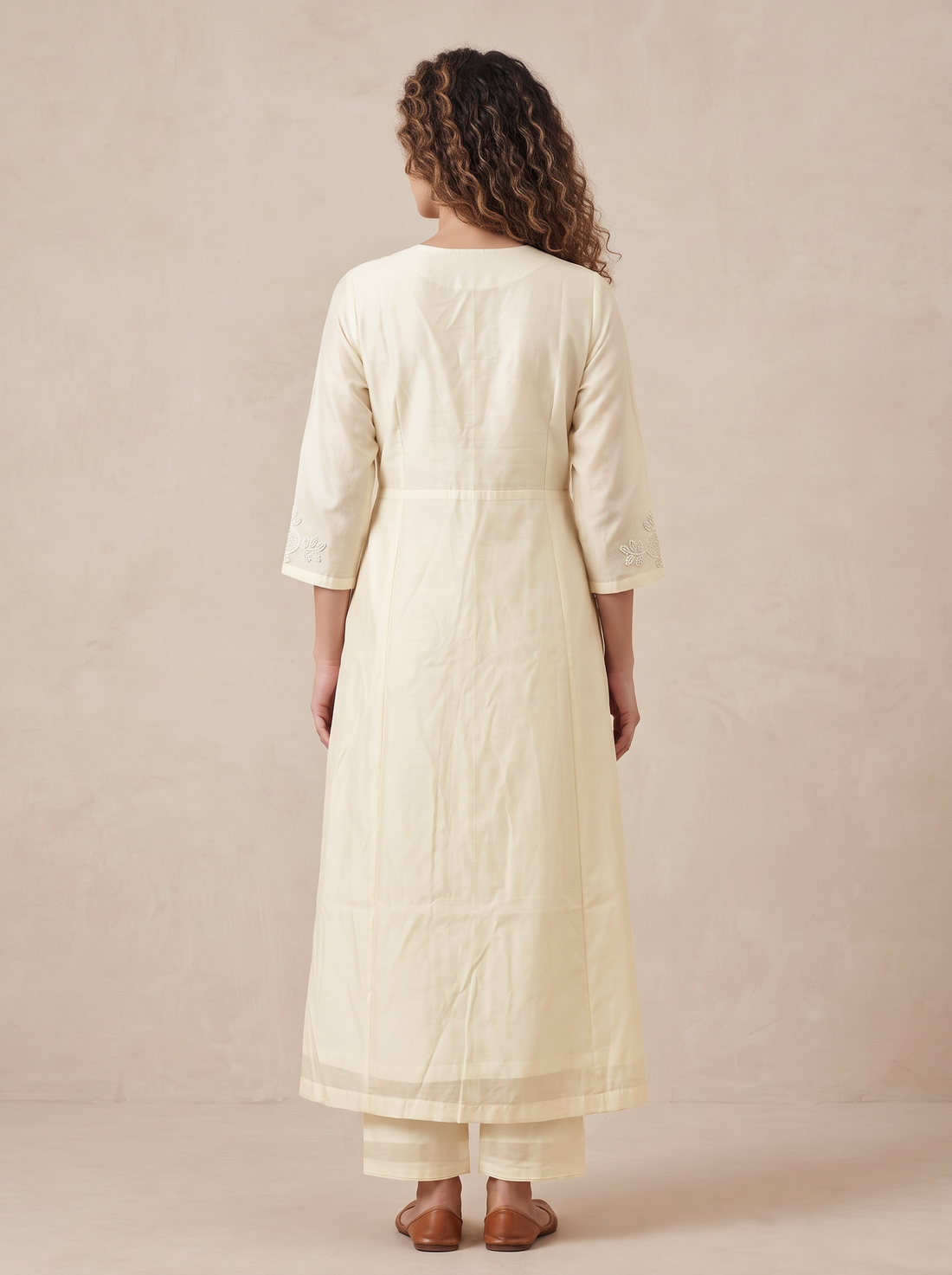 Saantha Signature|White Chanderi Embroidery Kurta Set