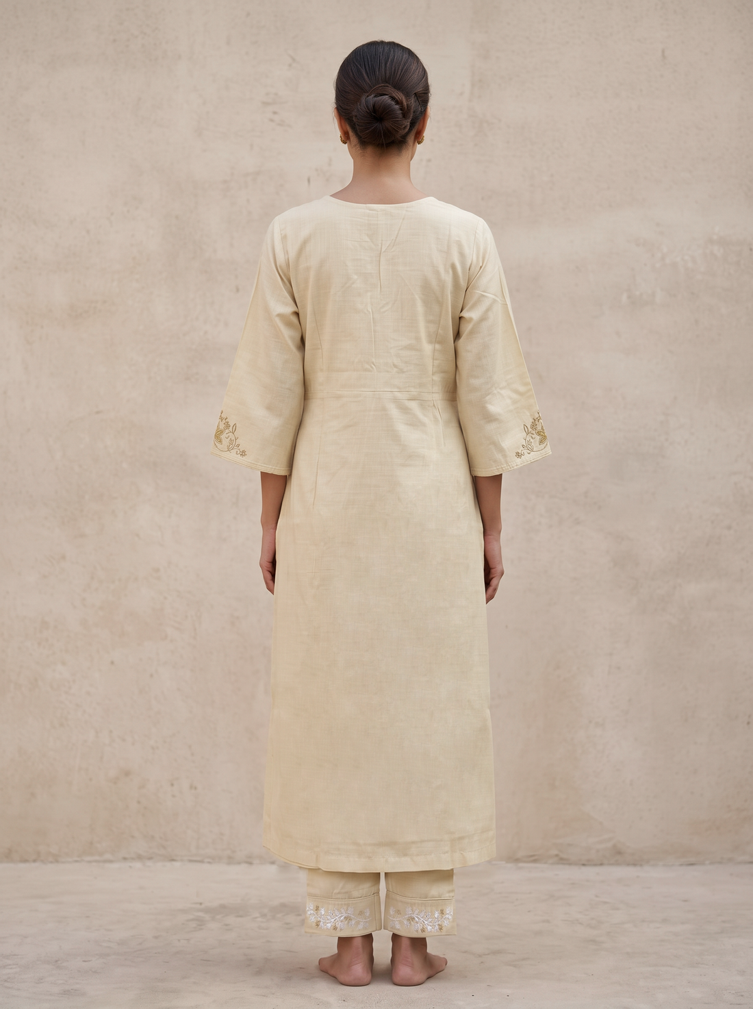 Saantha Signature|Cream Tussar Zari Yolk Embroidery Kurta Set