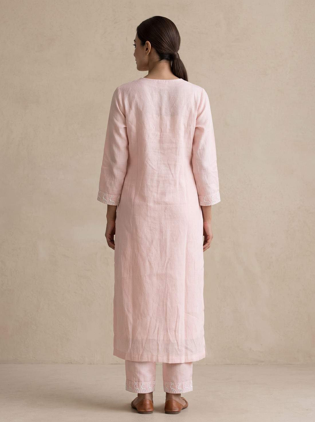 Saantha Signature|Light Pink Linen Embroidery Kurta Set