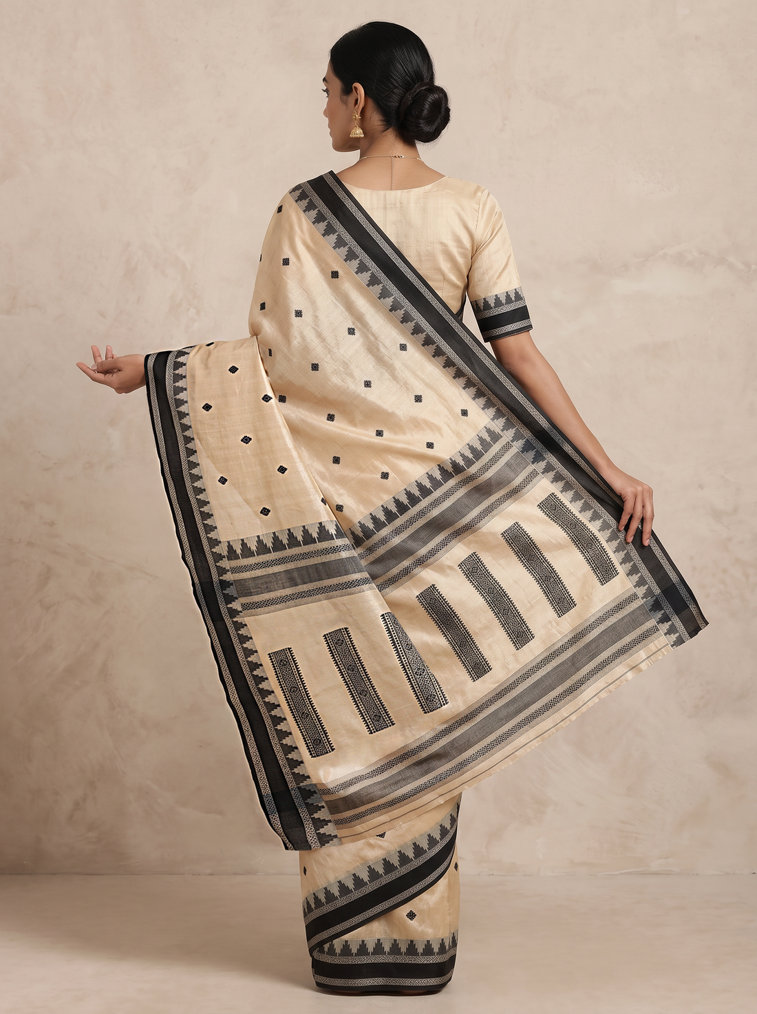 Saantha Signature|Cream Black Tussar Silk Weave Saree
